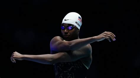 Regan Smith sets a world record in the 100 backstroke at the U.S ...