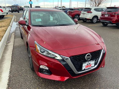 New 2020 Nissan Altima 2.5 SV AWD Sedan