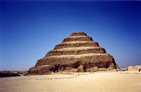 Maravillas del mundo antiguo V. La pirámide de Saqqara.