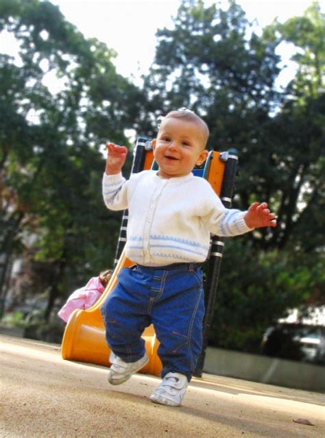 When should your baby start walking: Facts, Milestones, and Activities