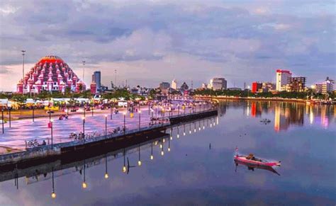 Pantai Losari: Objek Wisata di Sulawesi Selatan - BAMS