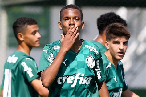 Apelidado de "Messinho", jovem da base do Palmeiras é destacado por jornal espanhol - Gazeta ...