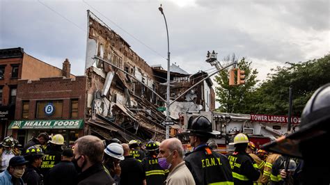 3-Story Brooklyn Building Suddenly Collapses - The New York Times