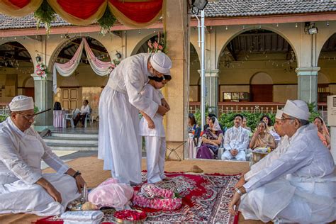 30-mar-2008-prist,Tying,Kasti-the,Parsi,Navjote,Religious,Ceremony;,Mumbai,Bombay;,Maharashtra;