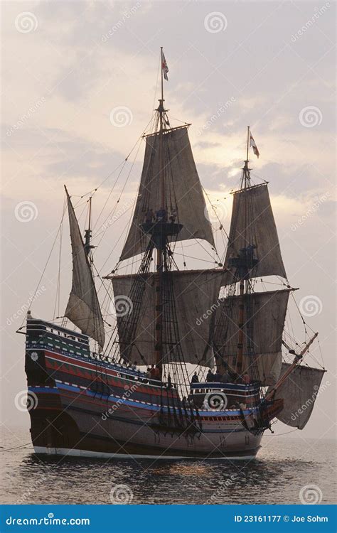 Mayflower Replica Mayflower america ship incredible shaped story ...