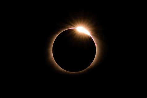 Total Solar Eclipse Diamond Ring Photograph by Sarah Arthur - Fine Art ...