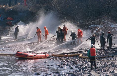 Haunting Photos From The Exxon Valdez Oil Spill Catastrophe