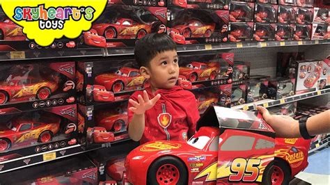 Disney Cars 3 Shopping at Toys R Us - Big Lightning Mcqueen, Jackson Storm, Cruz Ramirez Cars 3 ...