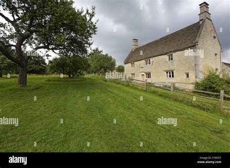 Woolsthorpe Manor, Lincolnshire. Woolsthorpe was home to the world-famous scientist and ...