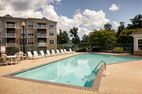 5 Benefits of Using the Pool at Your Apartment - The Apartments of Wildewood