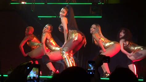 Nicki Minaj Anaconda Performance