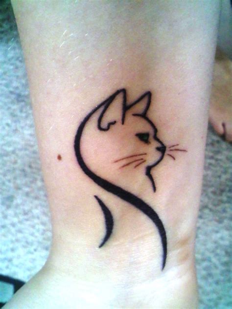 10 Cute And Lovely Cat Tattoos For Women - Flawssy