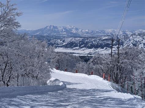 Nozawa Onsen Snow Resort - SNOW MONKEY RESORTS