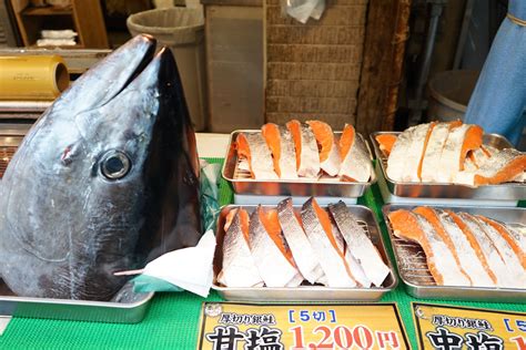 Tsukiji fish market explore + Sushi making experience tour: Tsukiji ...