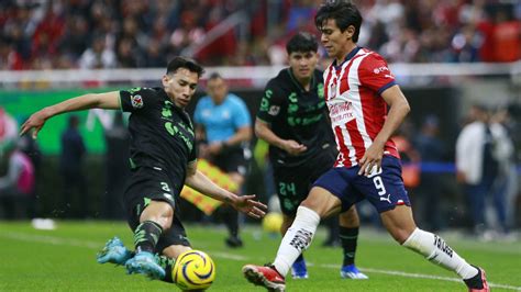 Last minute goal gives Chivas tie against Santos in season opener