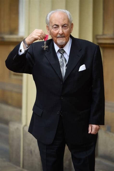 David Berglas dead: Magician and TV star dies aged 97 | Metro News