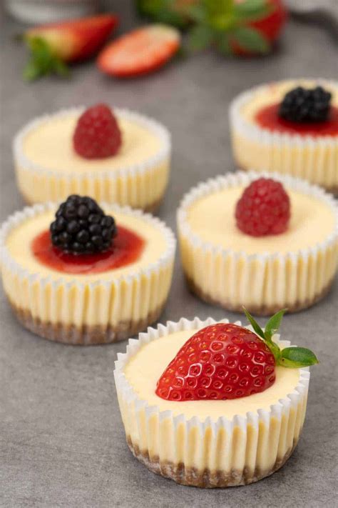 Easy Mini Cheesecakes - El Mundo Eats