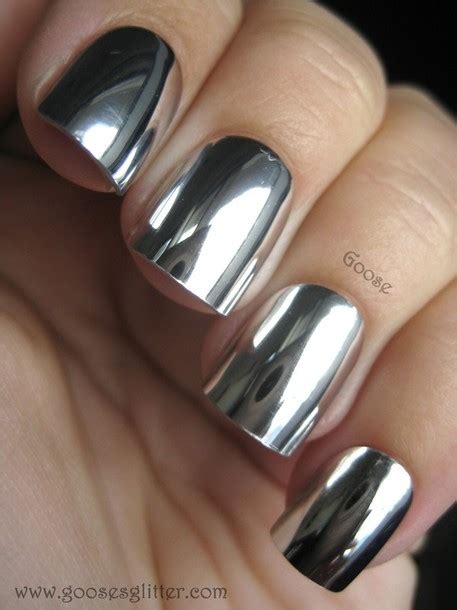 Nail polish: silver metallic nail pollish, cute nails, shiny - Wheretoget