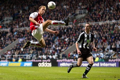 Dennis Bergkamp Statue To Be Erected At Arsenal's Emirates Stadium | HuffPost UK