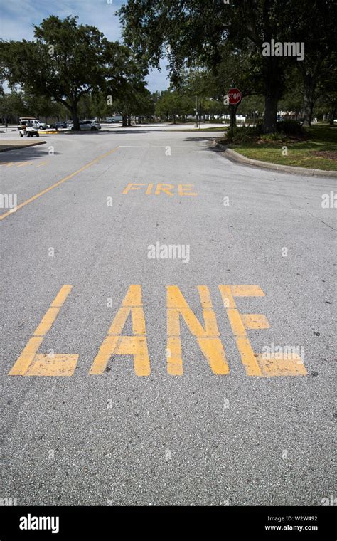 Lane markings hi-res stock photography and images - Alamy