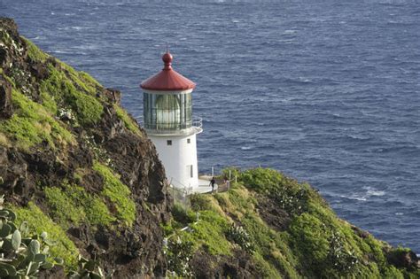 Tourist rescued from hillside below Makapuu Lighthouse