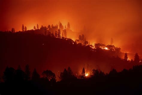 15 Photos of California's Wildfires That Show the Devastation of ...