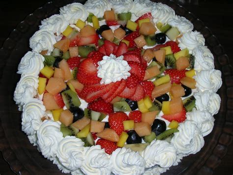 Mariche's kitchen: Homemade Fruit Whip Cream Cake