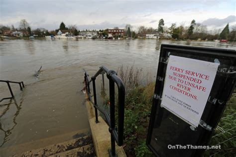 Bad weather causes flooding along the Thames | On The Thames