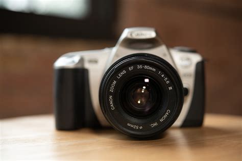 Canon Rebel 2000 EOS 35mm SLR Review