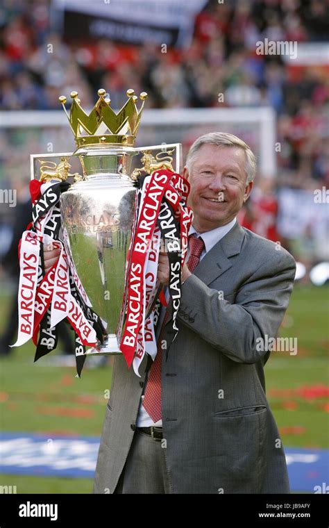 SIR ALEX FERGUSON MANCHESTER UNITED FC MANAGER MANCHESTER UNITED FC ...