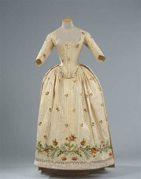 treasure for your pleasure: marie antoinette — fripperiesandfobs: Robe à l’anglaise ca. 1780 ...