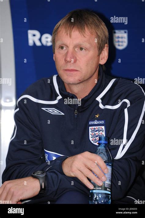 STUART PEARCE ENGLAND U21 MANAGER KC STADIUM HULL ENGLAND 19 August ...