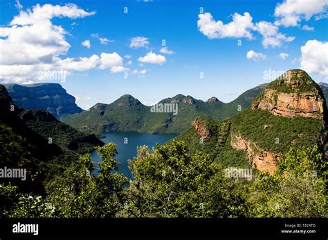 Scenic view three rondavels blyde river canyon hi-res stock photography ...