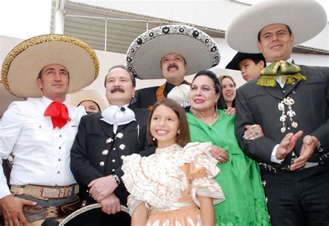 La Familia Aguilar en Zacatecas | Fotos de chicas guapas, Fotos de ...
