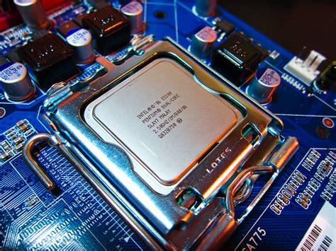 Intel E5200 #1 | Intel E5200 Pentium Dual-Core Processor 2.5… | lungstruck | Flickr