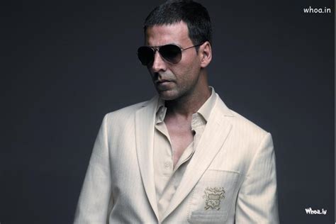 Akshay Kumar White Suit Wallpaper