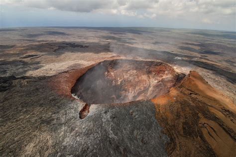 Hilo: Hawaii Volcanoes National Park and Waterfalls Flight | GetYourGuide