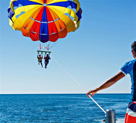 Parasailing in Destin – Gravity-Defying Thrills and Bird's-Eye Views