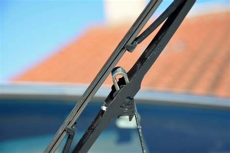 How To Change Windshield Wipers | Pictures, Steps, Tools | Digital Trends