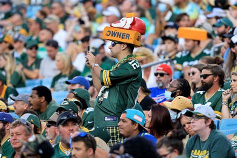 Why do Green Bay Packers fans wear cheese hats?