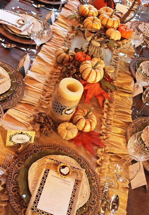 Amanda's Parties To Go: Tutorial: Thanksgiving Burlap & Corn Husk Table Runner