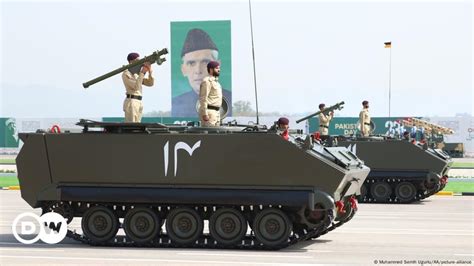 Pakistan under fire for holding military parade amid COVID – DW – 03/25 ...