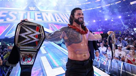 How many days has Roman Reigns been Undisputed WWE Universal Champion?