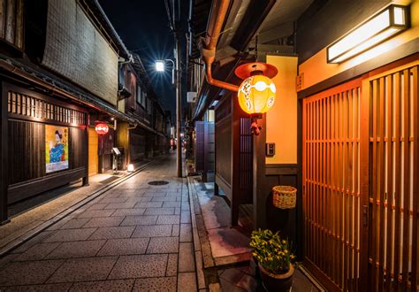 Gion in Kyoto: Geisha, Dining & Shopping Tips - Travel Caffeine