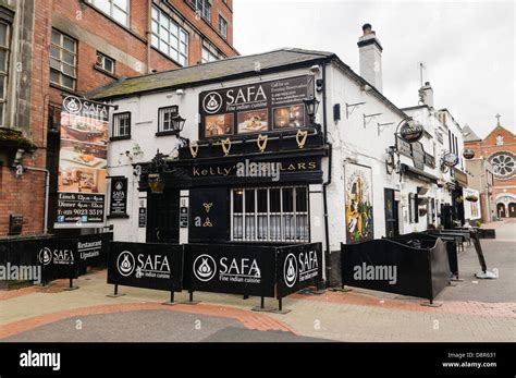 Kelly's Cellars, traditional Irish pub in Belfast claimed to be the ...