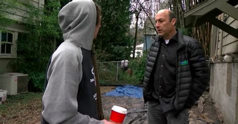 Homeless man is kicked out of house – seconds later gets life-saving news