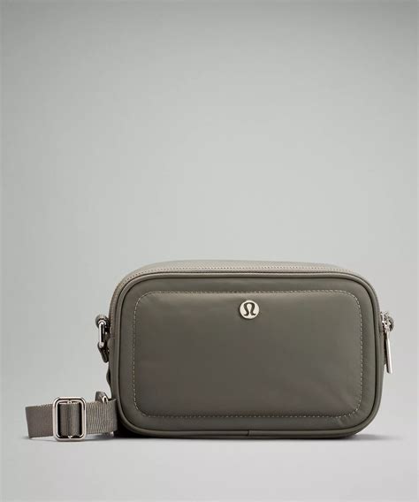 Lululemon + Crossbody Camera Bag 2L