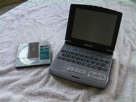 Blast from the Past: Sony Data Discman DD-S35 | The Digital Reader