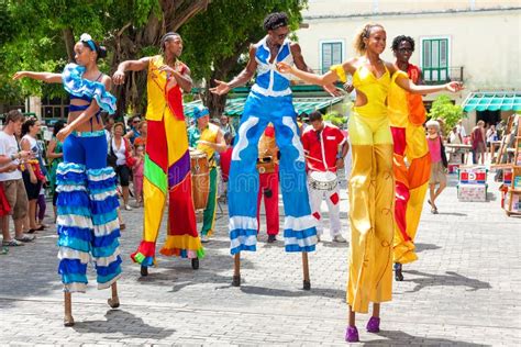 Dancers At A Carnival In Old Havana Editorial Photography - Image: 25951202