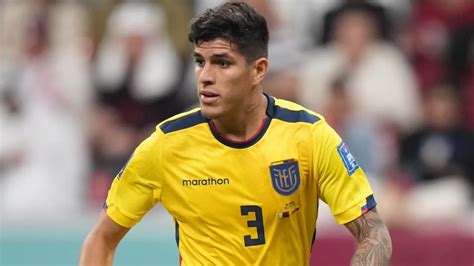 Chelsea transfer news: Who is Ecuador's World Cup star Piero Hincapie? | FootballTransfers.com